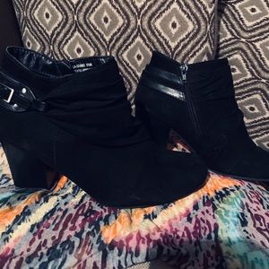 ⭐️LAURA ASHLEY Suede ankle boots